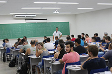 AULÃO DE GEOMETRIA ANALÍTICA E ÁLGEBRA LINEAR, MOVIMENTA CAMPUS E ALUNOS DAS ENGENHARIAS